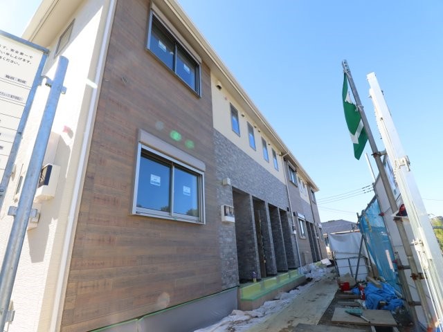 ノワイエ南黒川Ａ 玄関前