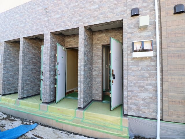ノワイエ南黒川Ｂ 玄関前